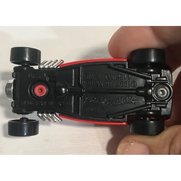 Hot Wheels 1932 Ford Red Hot Rod Die-Cast Car With Flame Decals 1997 Model - Picture 4 of 4